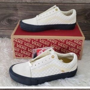 New Vans Old Skool Pro Lizzie Armanto SE White Black Sneakers